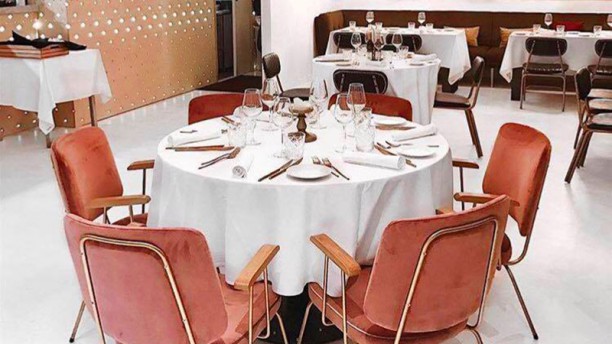 Le Socrate en Portals Nous