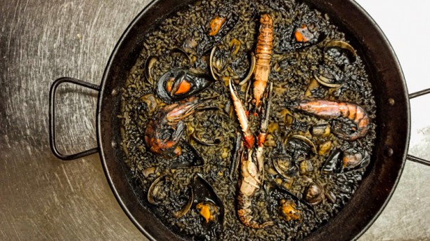 Los Pergaminos. Tapes, vins i divins. en Barcelona