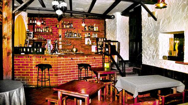 Tasca El Taxco en Piedralaves